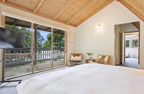 Metung House | Lakeview Treehouse Scenic Metung Retreat