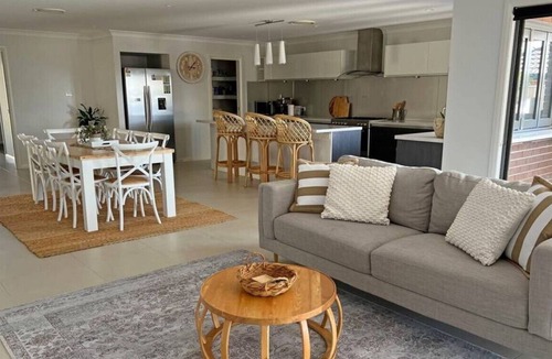 Bonnells Bay House | Lana by the Bay - the ultimate escape
