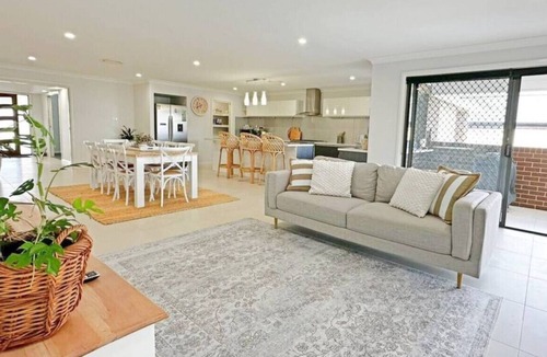 Bonnells Bay House | Lana by the Bay - the ultimate escape