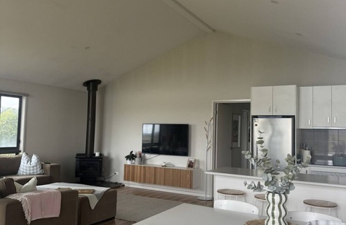 Venus Bay House | Lancaster Lodge. Pet Friendly Multi Family Retreat