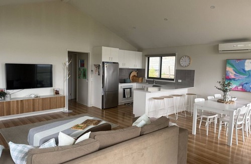 Venus Bay House | Lancaster Lodge. Pet Friendly Multi Family Retreat