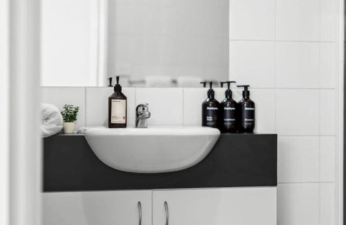 Saint Kilda South Apartment | LaneStay - 3B2B Bright Apartment with Free Parking