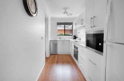 Wagga Wagga Apartment | Langdon Hideaway | Three Queens | Walk to CBD