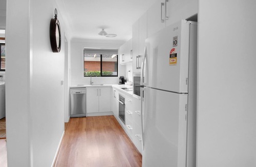 Wagga Wagga Apartment | Langdon Hideaway | Three Queens | Walk to CBD