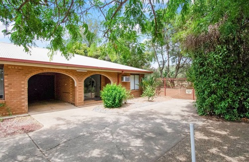 Wagga Wagga Apartment | Langdon Hideaway | Three Queens | Walk to CBD
