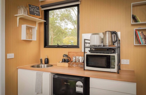 Purdeet House | Lara Grove Cottage 1 by Tiny Away