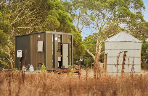 Purdeet House | Lara Grove Cottage 1 by Tiny Away