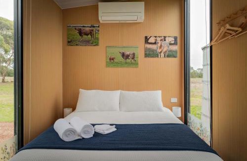 Purdeet House | Lara Grove Cottage 1 by Tiny Away