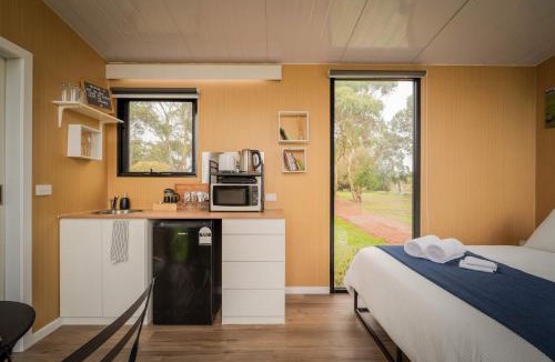 Purdeet House | Lara Grove Cottage 1 by Tiny Away