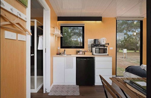 Purdeet House | Lara Grove Cottage 2 by Tiny Away