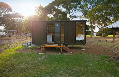 Purdeet House | Lara Grove Cottage 2 by Tiny Away
