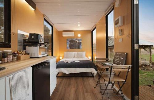 Purdeet House | Lara Grove Cottage 2 by Tiny Away
