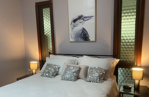 Umina Beach House | Large 4B house stroll to beach - pet friendly