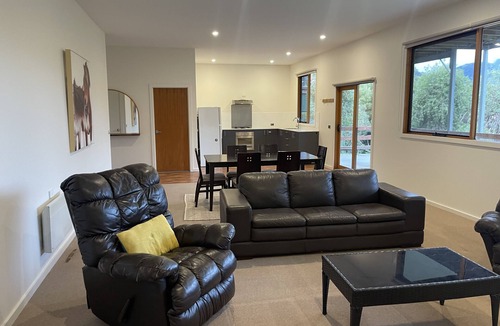 Merrijig House | Large 6 Bedroom Family Home - Great for large groups