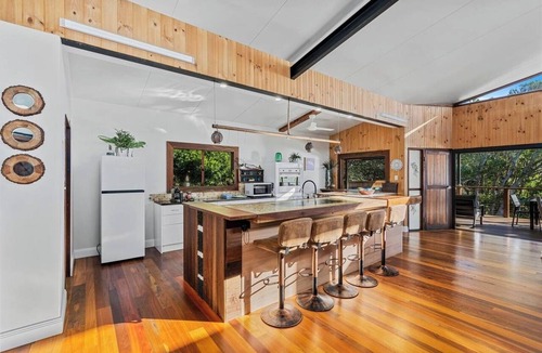 Hastings Point House | Large Beach Retreat with Ocean Breeze and Style