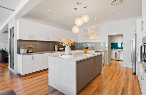 Launceston CBD Apartment | Large CBD apartment with parking