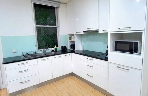 Surry Hills Apartment | Large Central Property with Maximum Privacy