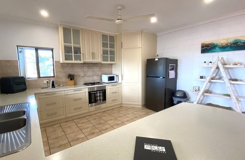 Exmouth House | Large comfortable family home located in quiet central location. Perfect for bigger groups.