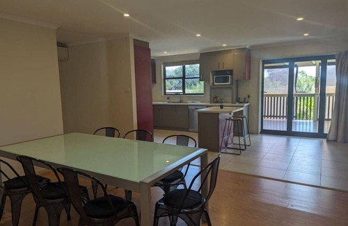 Chifley House | Large Comfortable Home @Woden