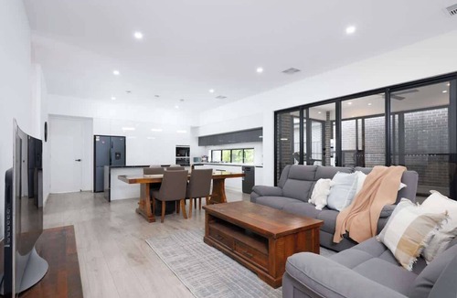 Rostrevor House | Large Family entire house adelaide 4br2ba
