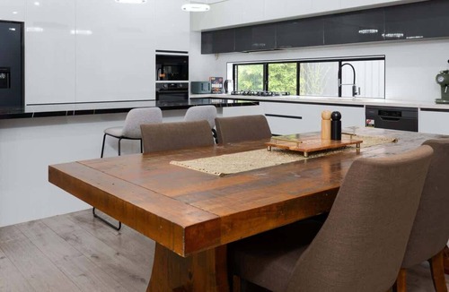 Rostrevor House | Large Family entire house adelaide 4br2ba