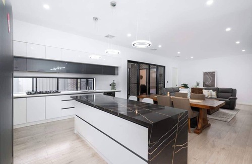 Rostrevor House | Large Family entire house adelaide 4br2ba