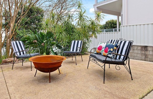 Fingal Bay House | Large Fingal Beach family home