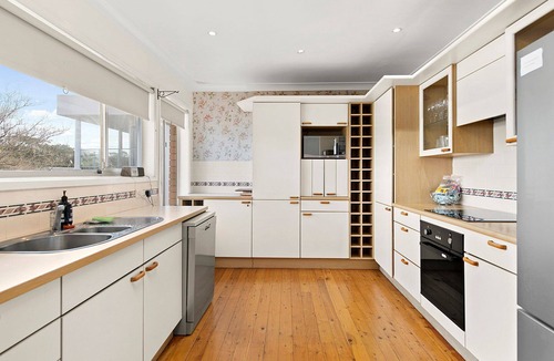 Fingal Bay House | Large Fingal Beach family home