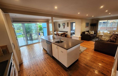 Umina Beach House | Large Private Beachside House & Cabana With Pool, 190m From Beach!