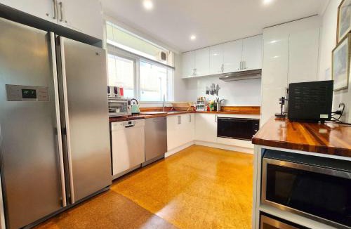 Highett House | Large quad guest room 6 with well-equipped kitchen