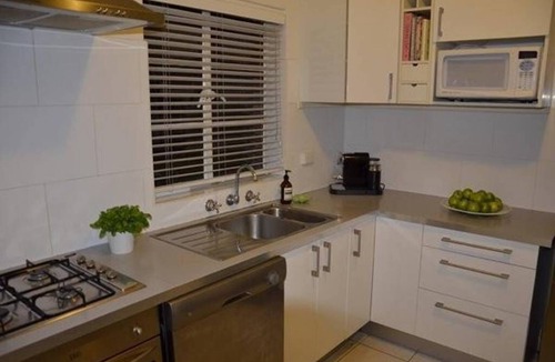 North Melbourne Apartment | Large spacious apartment very quiet and close to all Melbourne as to offer.
