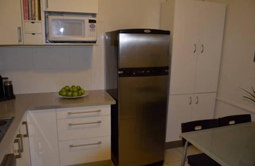 North Melbourne Apartment | Large spacious apartment very quiet and close to all Melbourne as to offer.