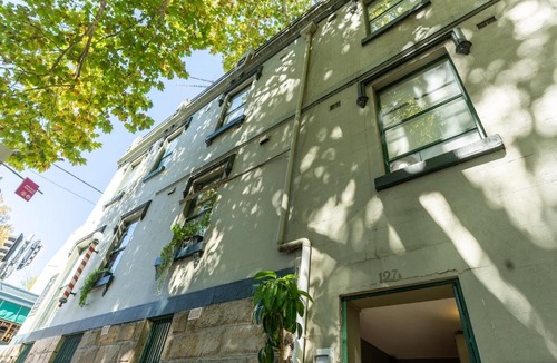 Surry Hills Apartment | Large Surry Hills Home Sleeps 4 Parking