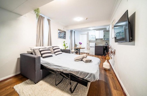 Surry Hills Apartment | Large Surry Hills Home Sleeps 4 Parking