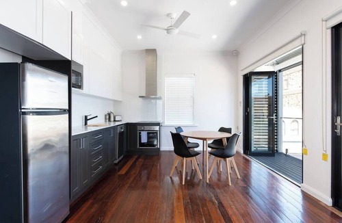 Largs Bay House | Largs Bay 'Oasis' - Jetty Views - Beach - A walk to the beach