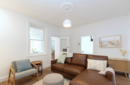 Warrnambool House | Lava House WIFI central heating/cooling CBD