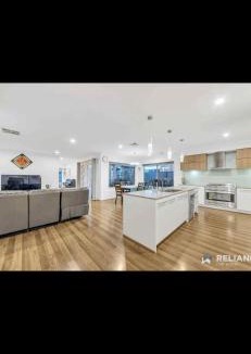 Truganina House | Lavish private room1