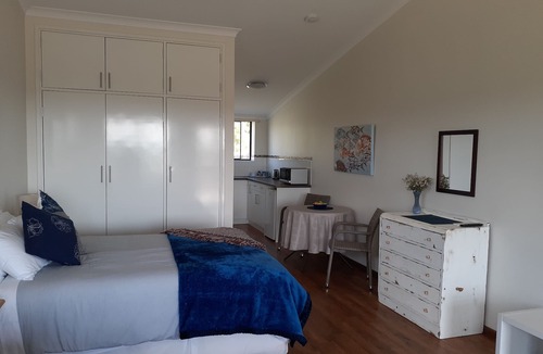 White Peak Apartment | Lazy Hills Guest Accommodation