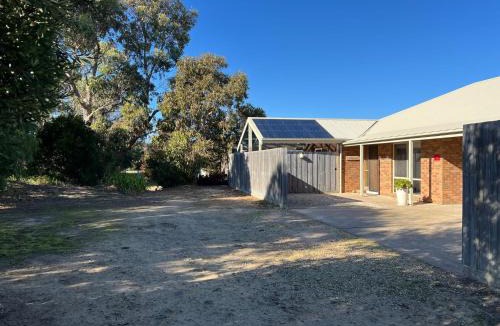 Waterhouse Villa | Lazy Sails Port - Pets welcome inside WiFi