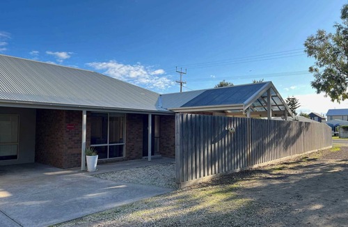 Waterhouse Villa | Lazy Sails Starboard - Pets welcome outside, WiFi