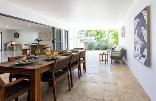 Bonny Hills House | Le Palmier - Palms on Rodley St
