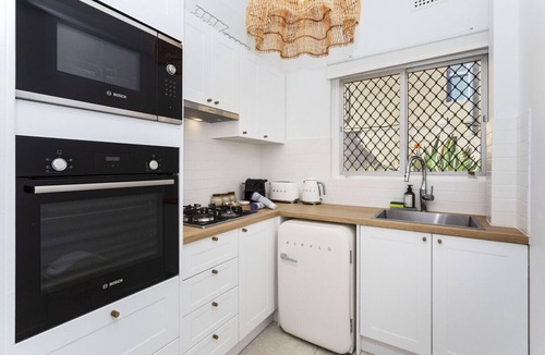 Cottesloe Apartment | Le Petite Cott - cheerful escape by the beach