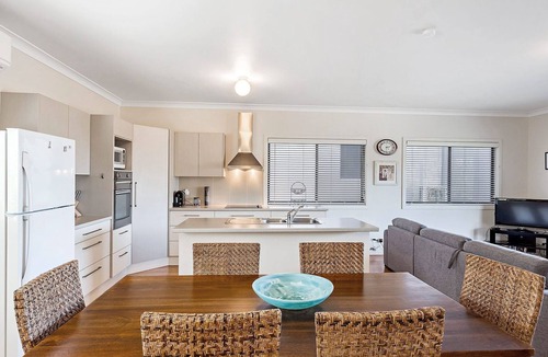 Fingal Bay House | Lentara Breeze 84 Lentara Street prestige holiday living