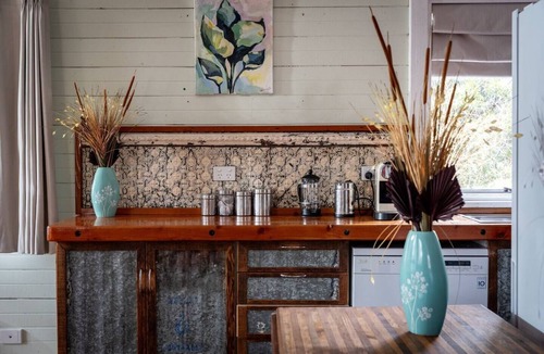 Leura Cabin | Leura Haven Homestead: Rustic Mountain Cottage