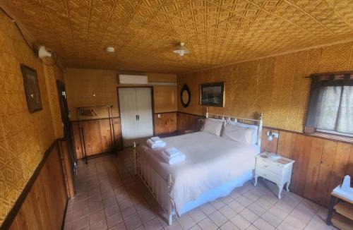 Katrine House | LeVar -Historic accessability accommodation with Ensuite and Mod Cons