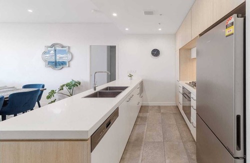 North Ryde Apartment | Level 13 Penthouse with City & National Park Views | Metro at Your Door