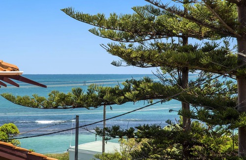 Ledge Point House | Life’s about living on the edge and enjoying the view!
