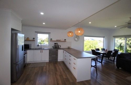 Currie House | Light and bright quality accommodation walking distance to town.
