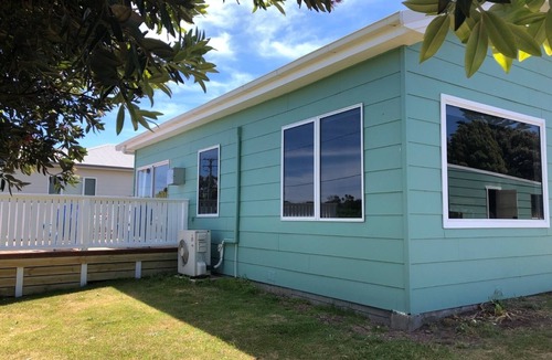 Currie House | Light and bright quality accommodation walking distance to town.