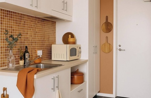 Footscray Condo | Light and Cosy Footscray Studio | Inner-West Stay